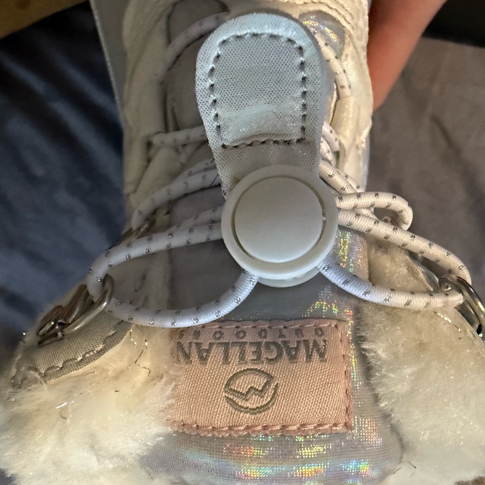 Magellan White and Silver Fur-Lined Snowboots